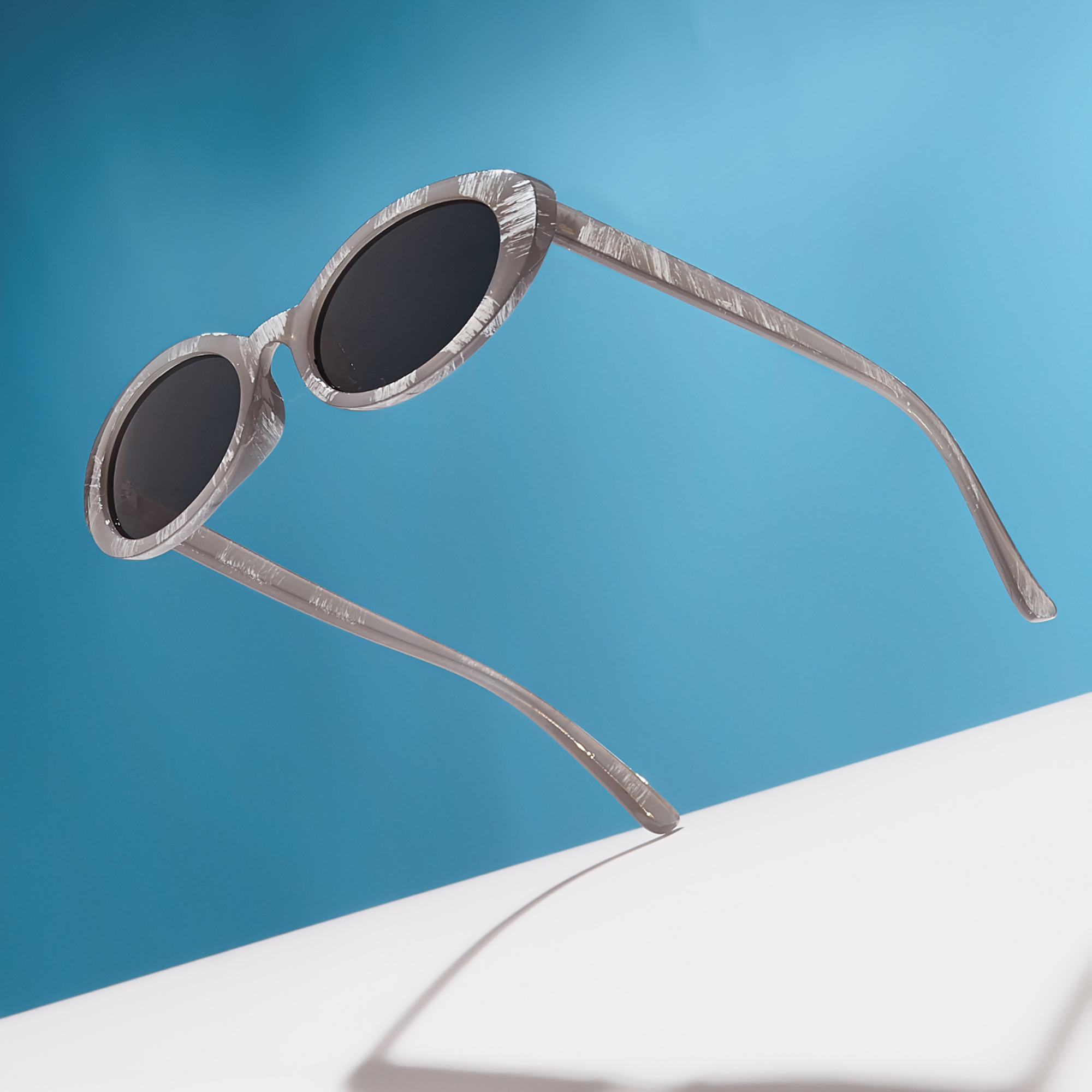 Oval sunglasses gray